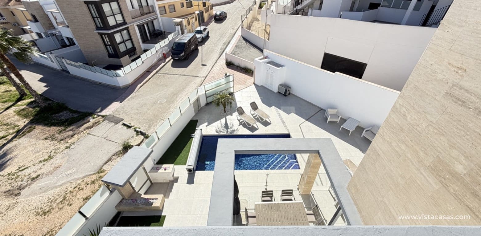 Chalet de 4 habitaciones en Villamartin en venta - 595.000 € (Ref: 9639896)