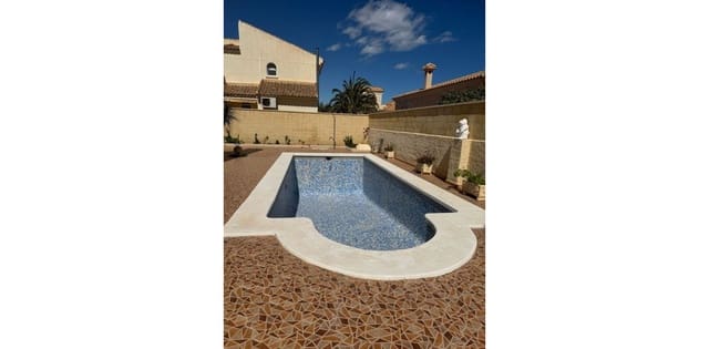 4 makuuhuone Huvila myytävänä paikassa Playa Flamenca, Orihuela - 570 000 € (Ref: 9663243)