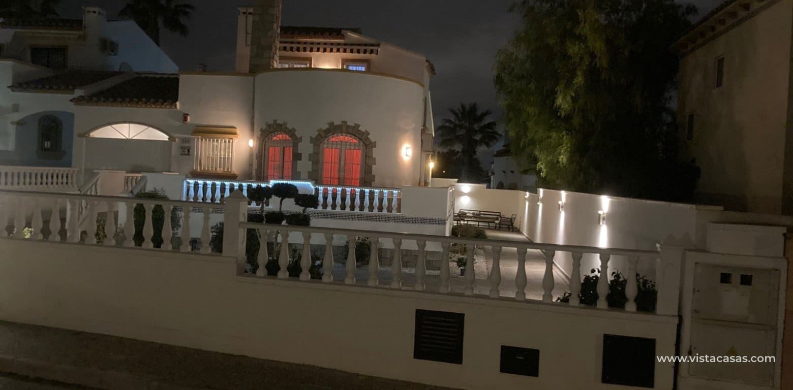 3 camera da letto Villa in vendita in Villamartin con piscina - 369.950 € (Rif: 9663272)