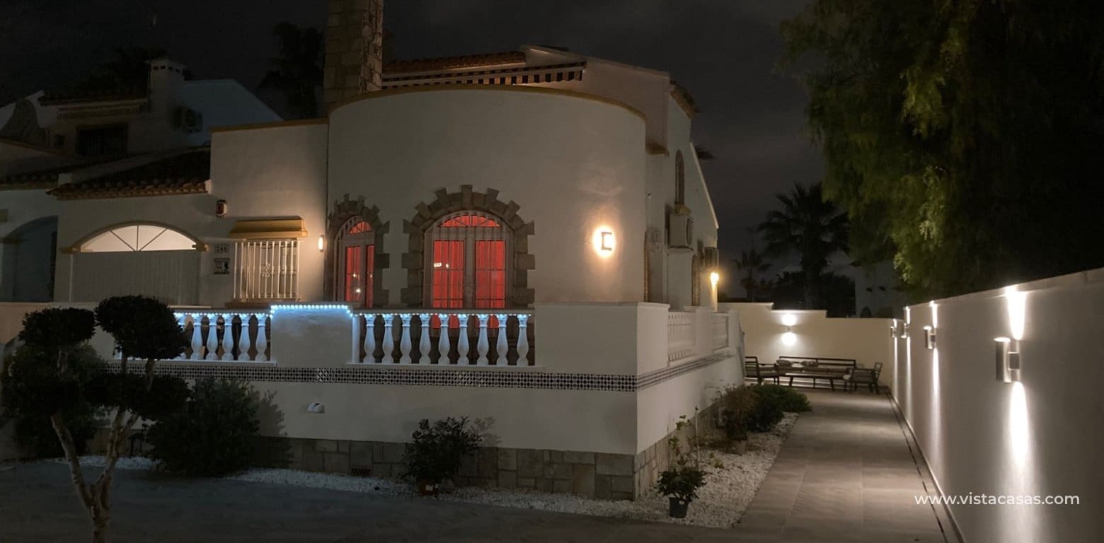 3 camera da letto Villa in vendita in Villamartin con piscina - 369.950 € (Rif: 9663272)