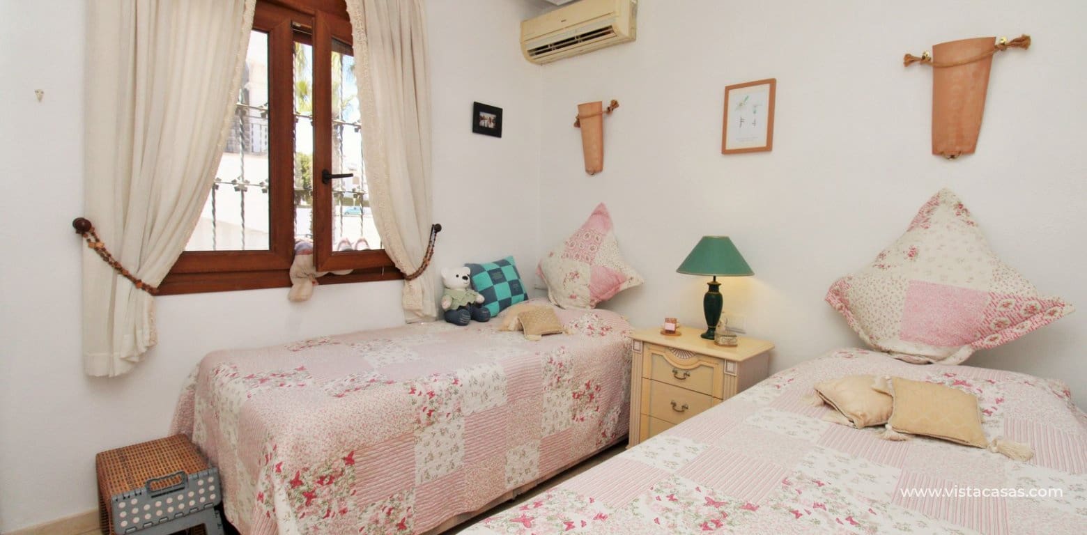 2 soveværelse Lejlighed til salg i Villamartin med swimmingpool - € 184.995 (Ref: 9679284)