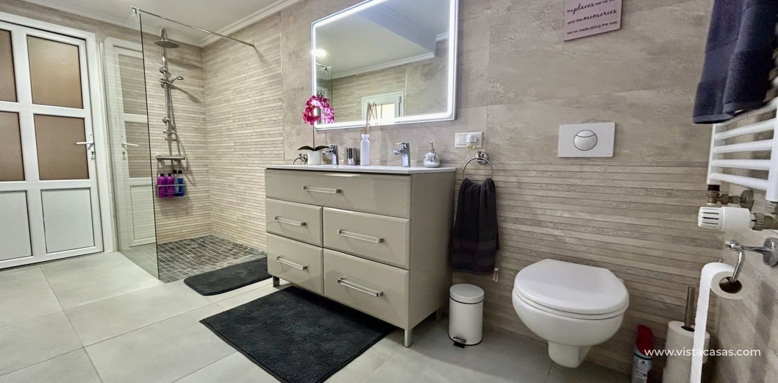 6 slaapkamer Villa te koop in Cabo Roig - € 799.000 (Ref: 9680607)