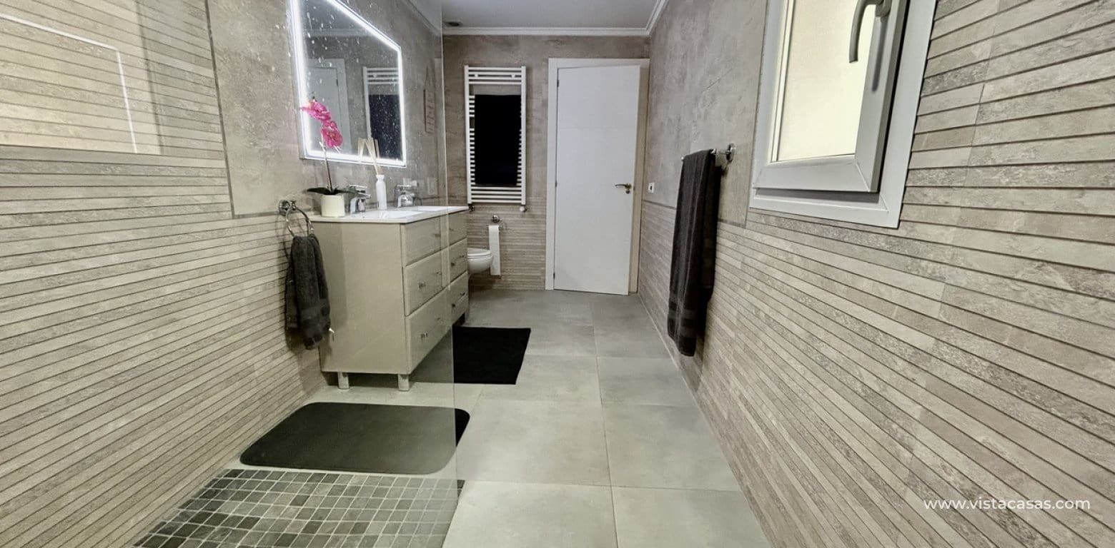 6 slaapkamer Villa te koop in Cabo Roig - € 799.000 (Ref: 9680607)