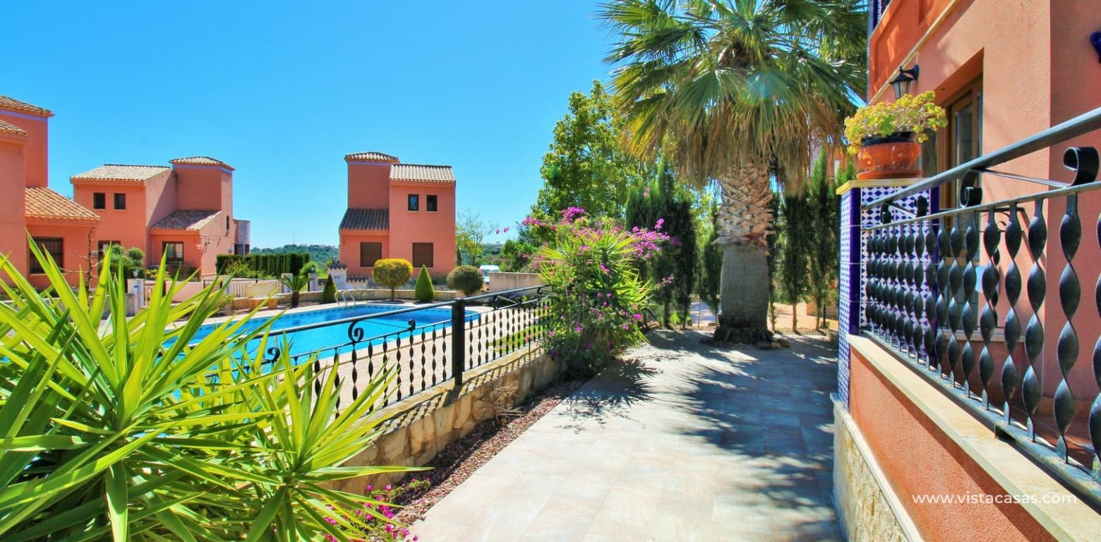 Chalet de 3 habitaciones en San Miguel de Salinas en venta con piscina - 310.000 € (Ref: 9685587)