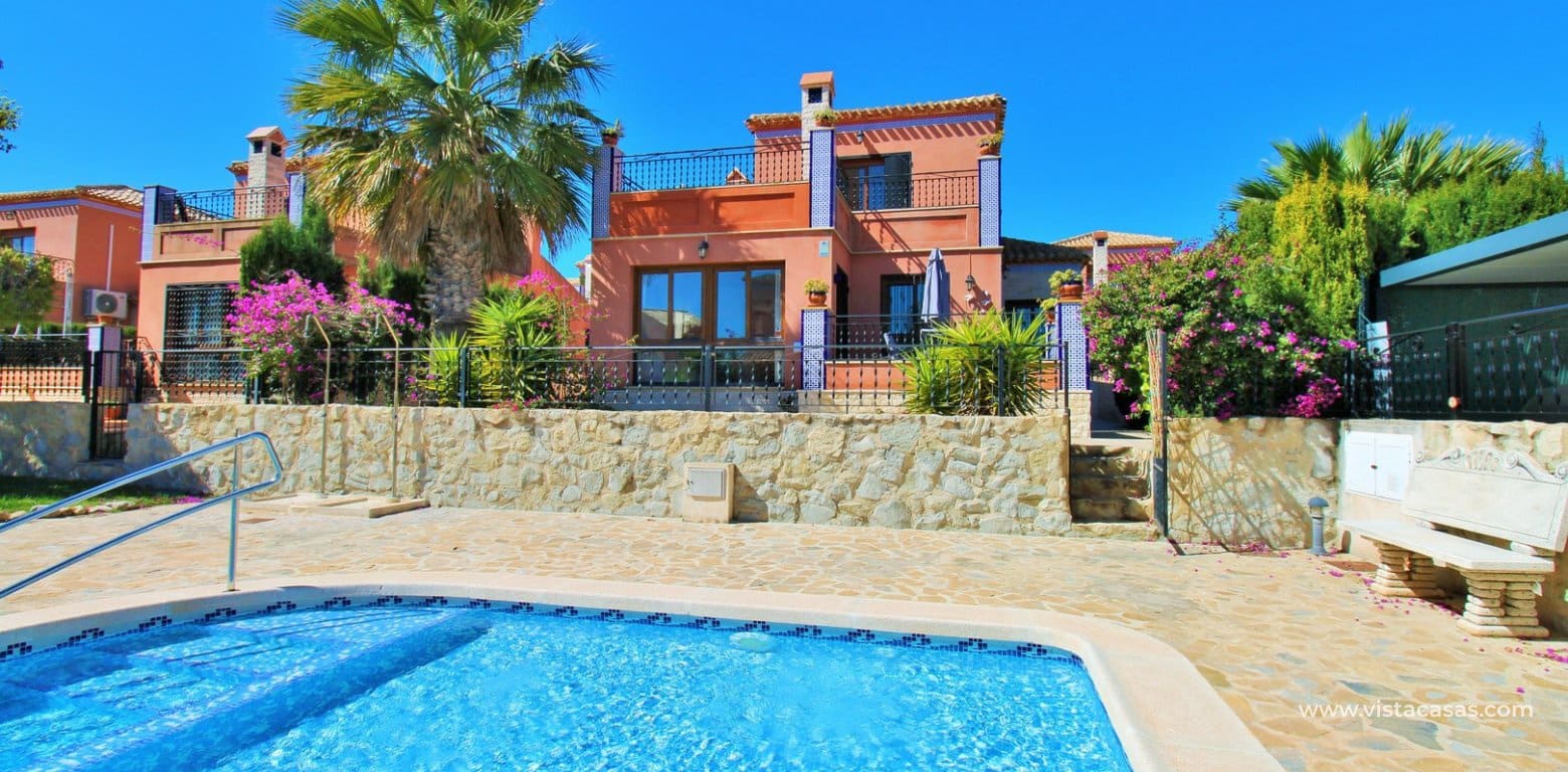 Chalet de 3 habitaciones en San Miguel de Salinas en venta con piscina - 310.000 € (Ref: 9685587)