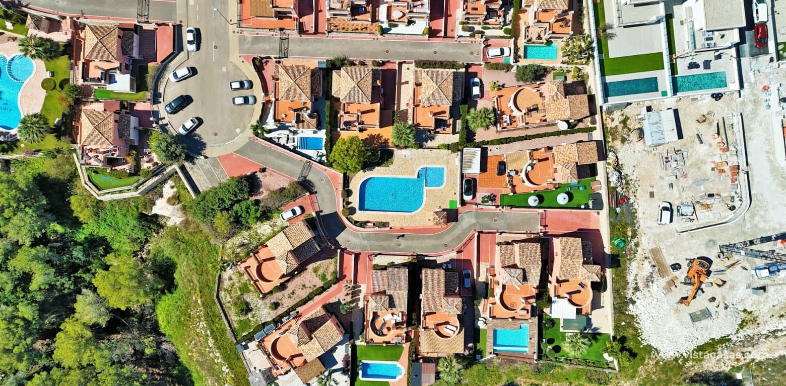 Chalet de 3 habitaciones en San Miguel de Salinas en venta con piscina - 310.000 € (Ref: 9685587)