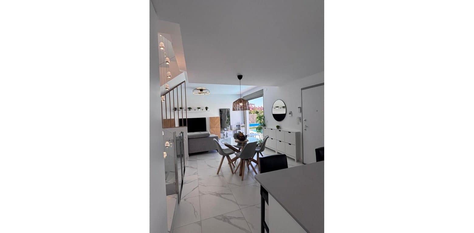 5 makuuhuone Huvila myytävänä paikassa Villamartin - 595 000 € (Ref: 9687356)