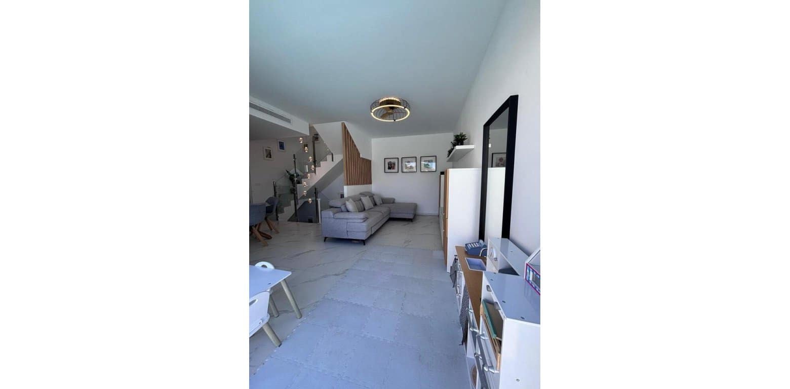 5 makuuhuone Huvila myytävänä paikassa Villamartin - 595 000 € (Ref: 9687356)