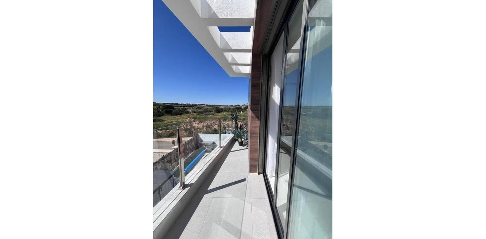 5 makuuhuone Huvila myytävänä paikassa Villamartin - 595 000 € (Ref: 9687356)