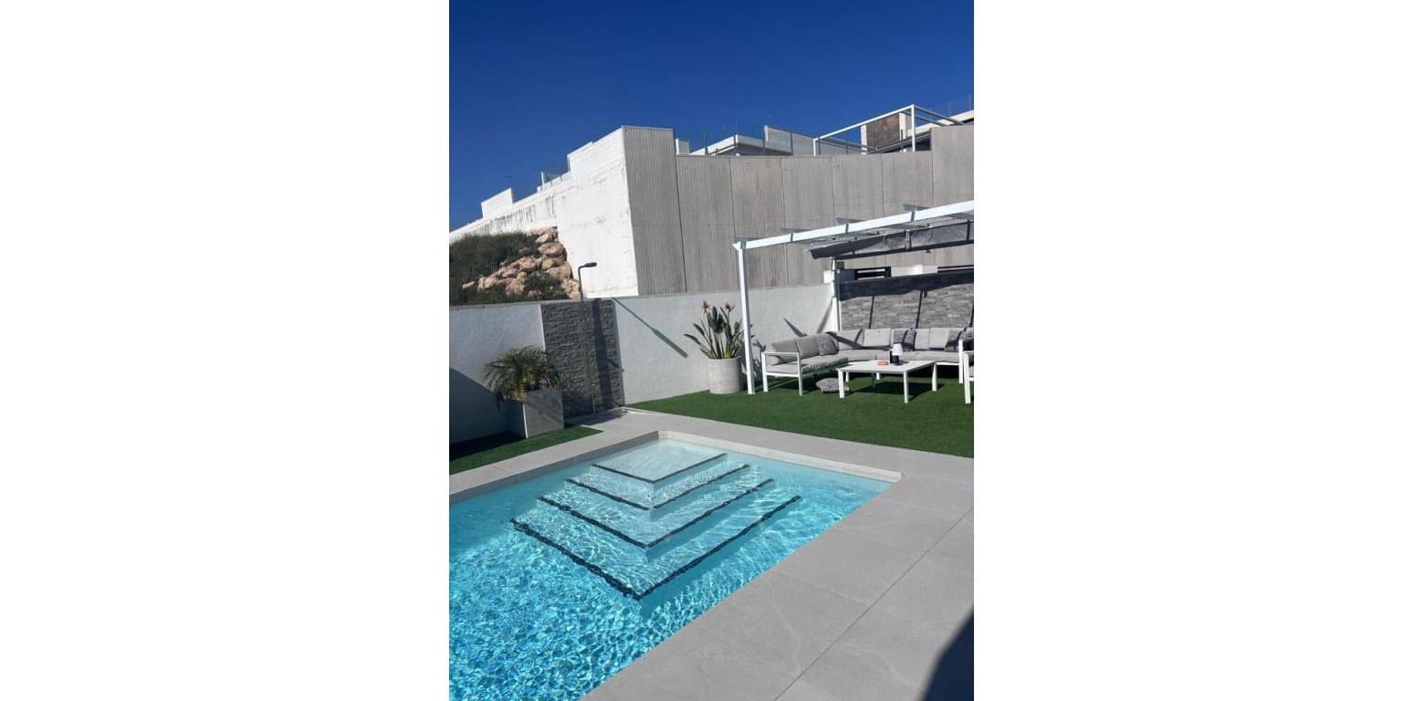 5 makuuhuone Huvila myytävänä paikassa Villamartin - 595 000 € (Ref: 9687356)