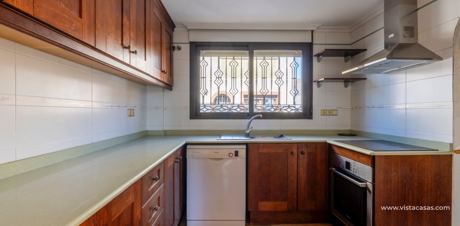 Chalet de 6 habitaciones en Villamartin en venta - 365.000 € (Ref: 9691432)