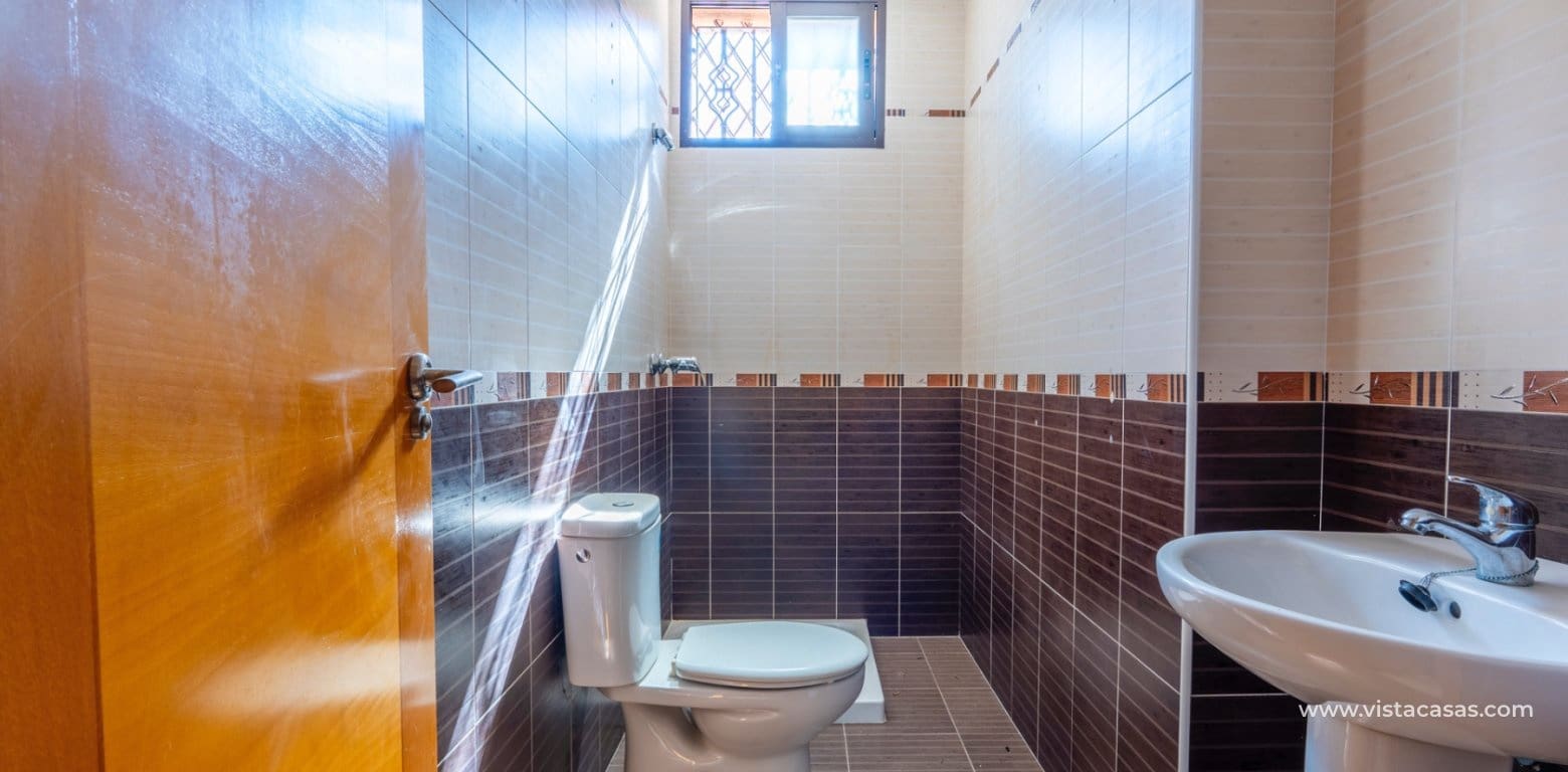 Chalet de 6 habitaciones en Villamartin en venta - 365.000 € (Ref: 9691432)