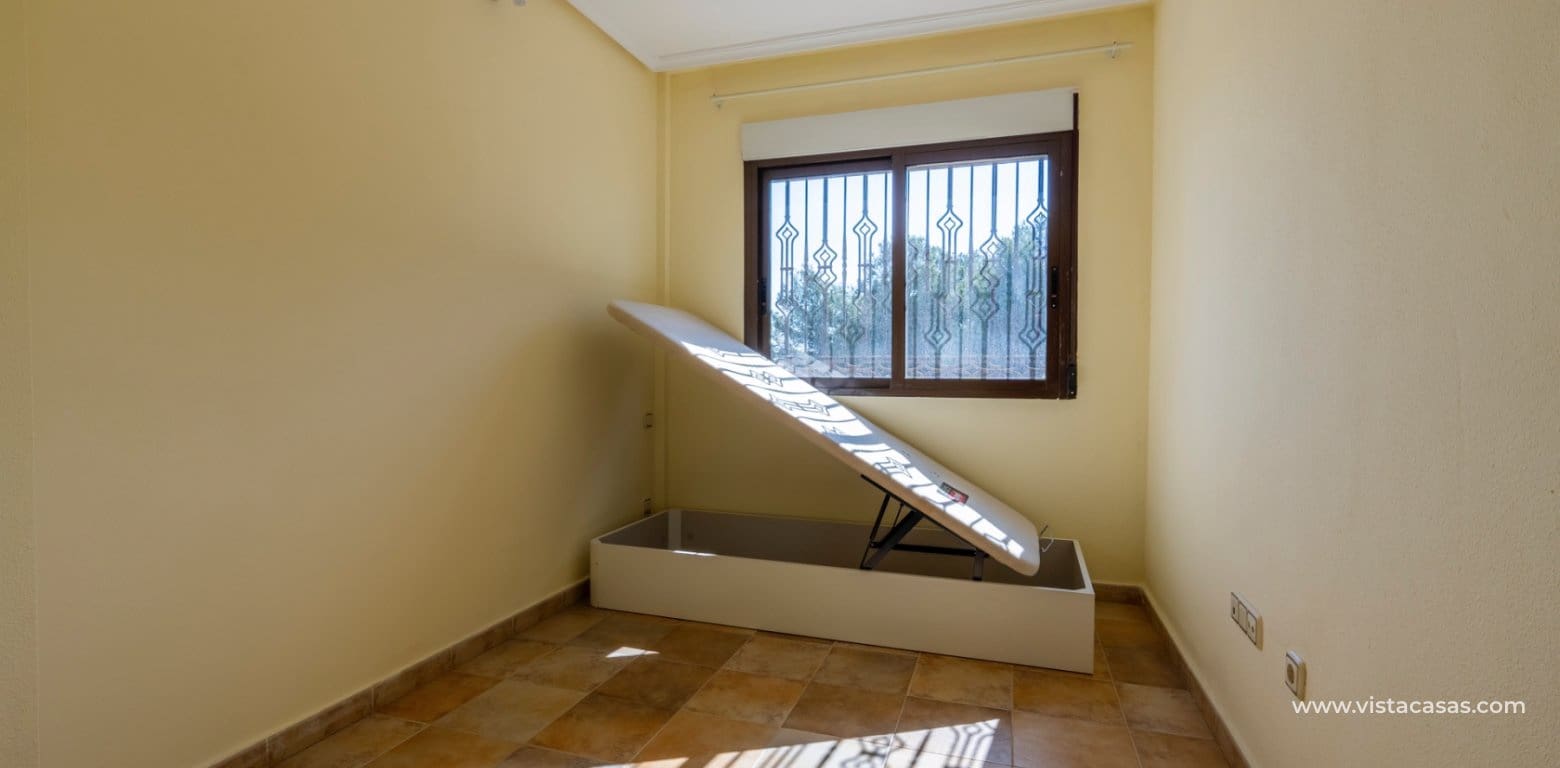 Chalet de 6 habitaciones en Villamartin en venta - 365.000 € (Ref: 9691432)