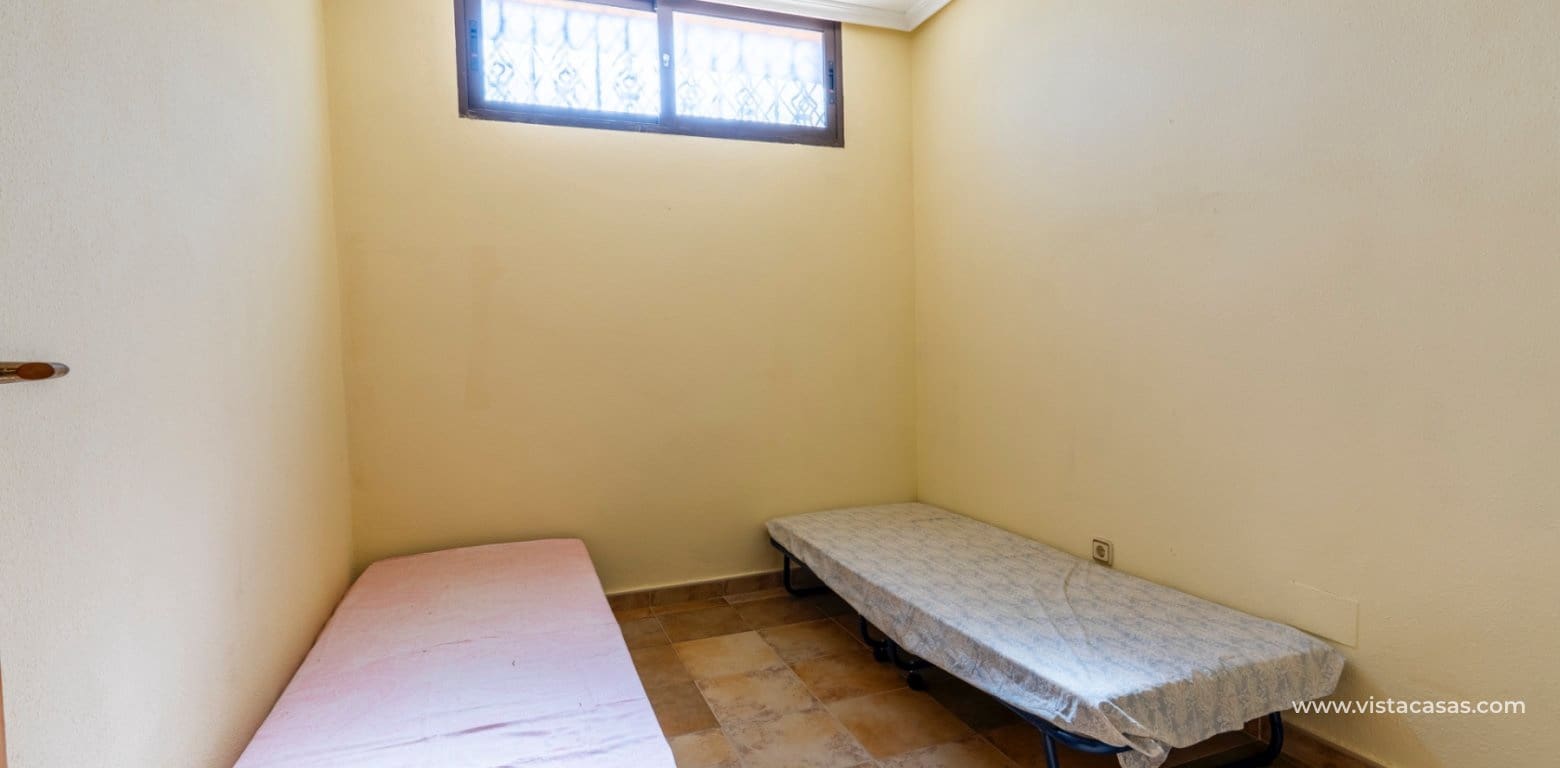 Chalet de 6 habitaciones en Villamartin en venta - 365.000 € (Ref: 9691432)