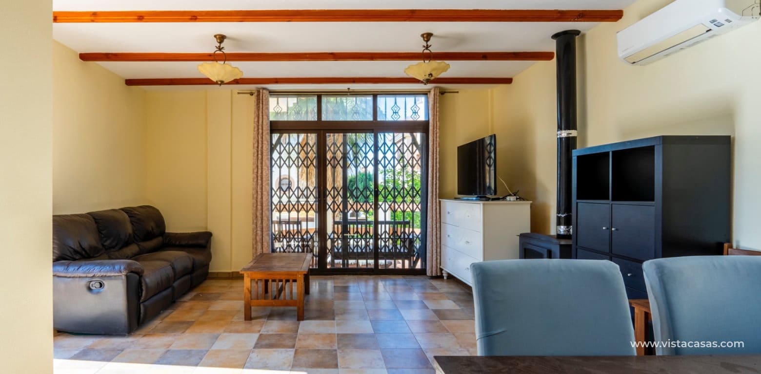 Chalet de 6 habitaciones en Villamartin en venta - 365.000 € (Ref: 9691432)