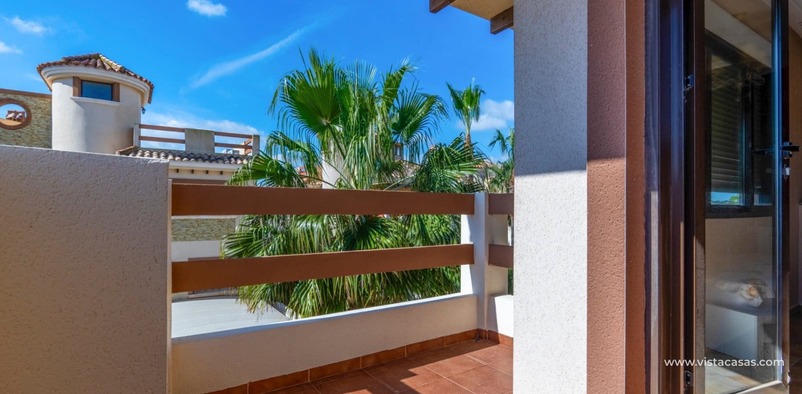 Chalet de 6 habitaciones en Villamartin en venta - 365.000 € (Ref: 9691432)