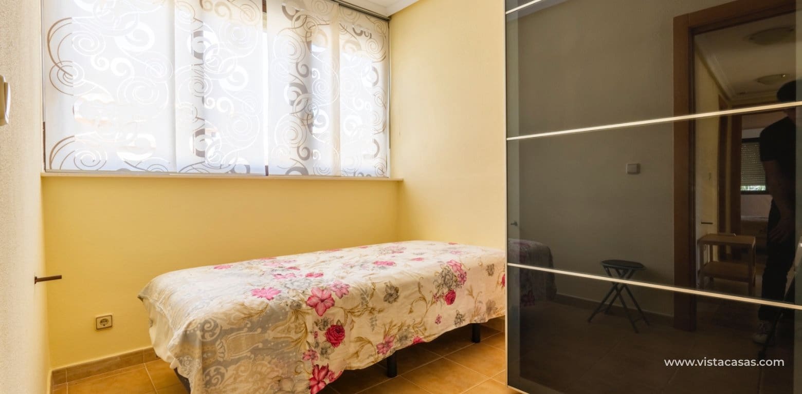 Chalet de 6 habitaciones en Villamartin en venta - 365.000 € (Ref: 9691432)