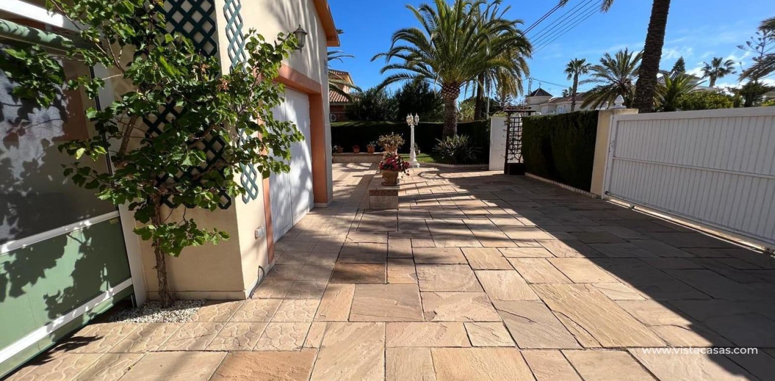 3 bedroom Villa for sale in Cabo Roig - € 790,000 (Ref: 9691440)
