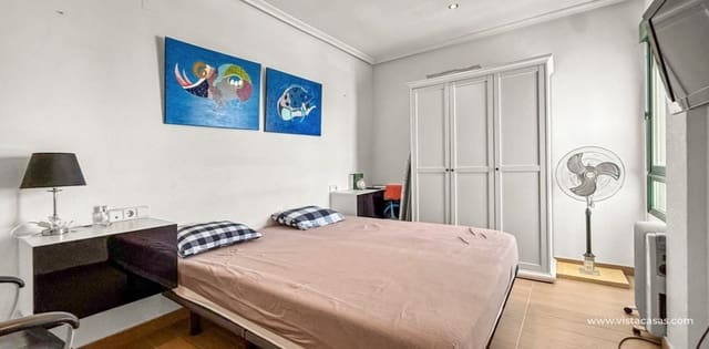 Apartamento de 2 habitaciones en Villamartin, Orihuela en venta - 195.000 € (Ref: 9703271)