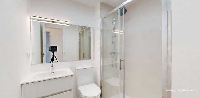 Apartamento de 2 habitaciones en Villamartin, Orihuela en venta - 225.000 € (Ref: 9713233)