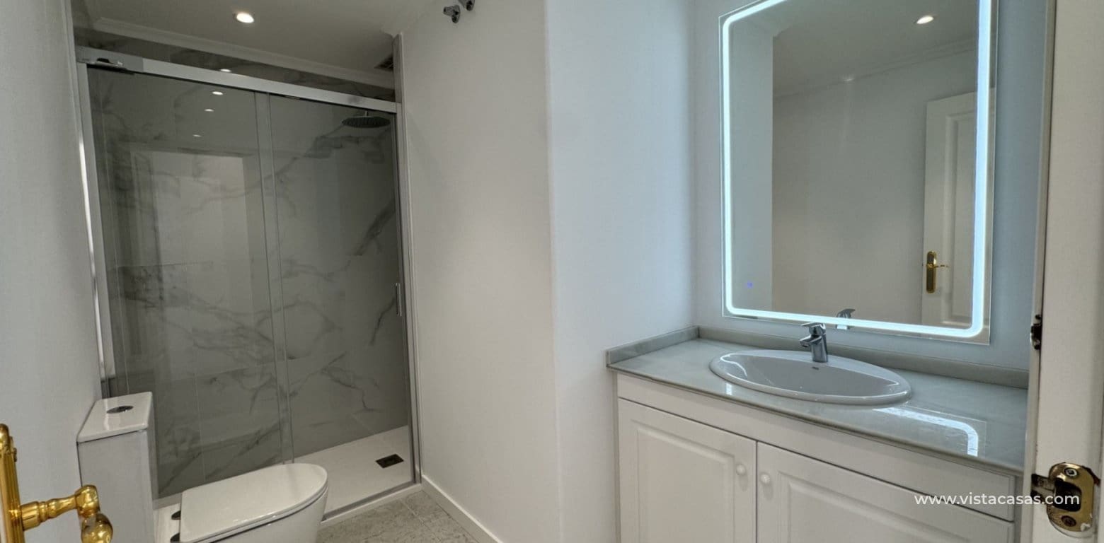 2 bedroom Apartment for sale in Villamartin - € 249,000 (Ref: 9715357)