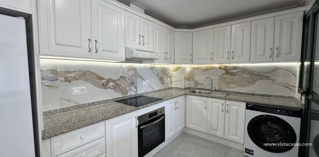 Apartamento de 2 habitaciones en Villamartin, Orihuela en venta - 249.000 € (Ref: 9715357)