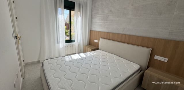 Apartamento de 2 habitaciones en Villamartin, Orihuela en venta - 249.000 € (Ref: 9715357)