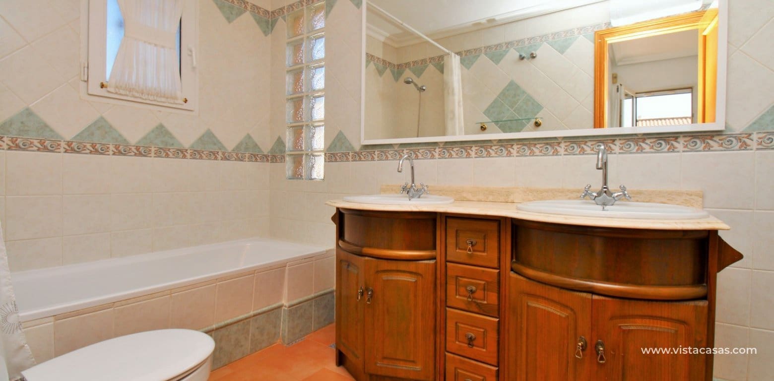 Casa de 3 habitaciones en Playa Flamenca en venta con piscina - 249.950 € (Ref: 9716669)