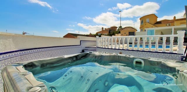 3 slaapkamer Villa te koop in Villamartin, Orihuela met zwembad - € 499.000 (Ref: 9729514)