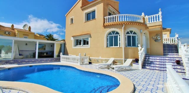 3 slaapkamer Villa te koop in Villamartin, Orihuela met zwembad - € 499.000 (Ref: 9729514)