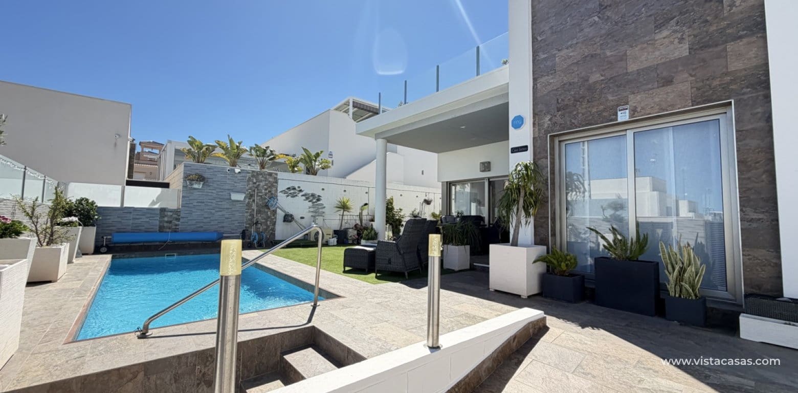 3 bedroom Villa for sale in Villamartin - € 460,000 (Ref: 9739100)