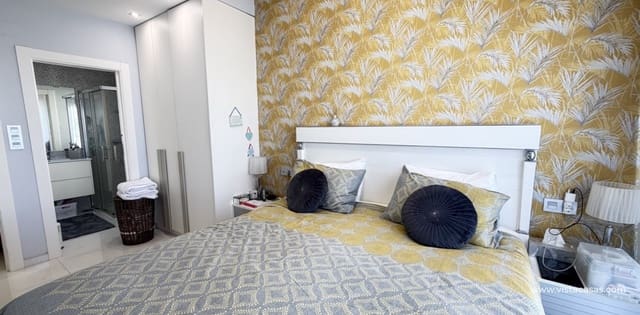 Chalet de 3 habitaciones en Villamartin, Orihuela en venta - 460.000 € (Ref: 9739100)