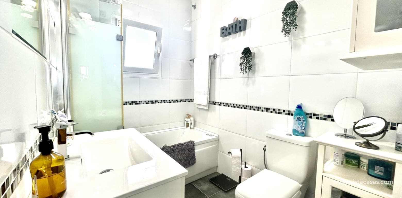 Chalet de 2 habitaciones en Villamartin en venta - 390.000 € (Ref: 9742163)