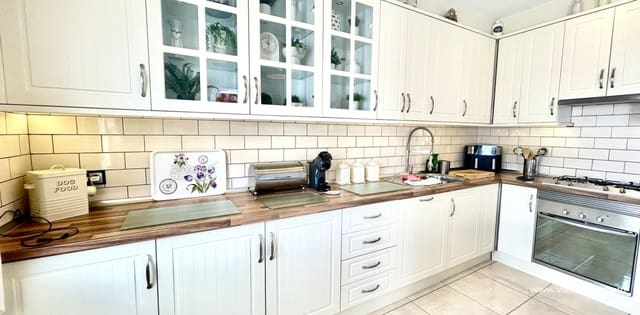 Chalet de 2 habitaciones en Villamartin, Orihuela en venta - 390.000 € (Ref: 9742163)