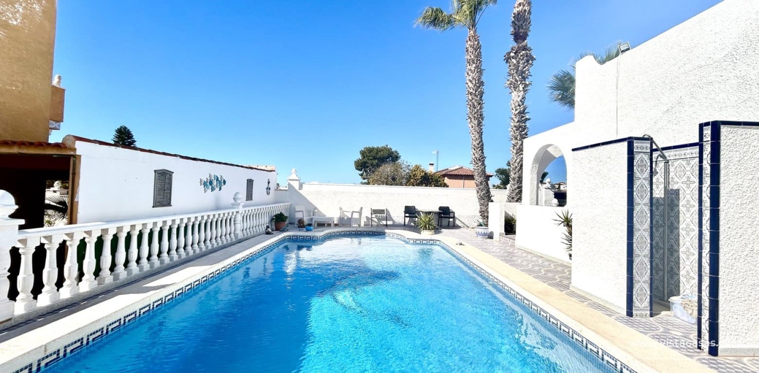 Chalet de 2 habitaciones en Villamartin en venta - 390.000 € (Ref: 9742163)