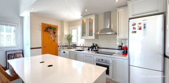 Apartamento de 2 habitaciones en Villamartin, Orihuela en venta - 245.000 € (Ref: 9752312)