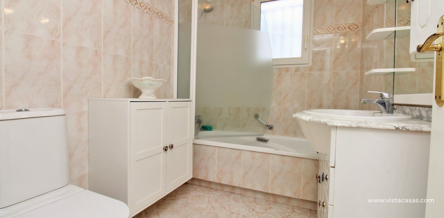 Casa de 3 habitaciones en Playa Flamenca en venta con piscina - 249.950 € (Ref: 9770200)