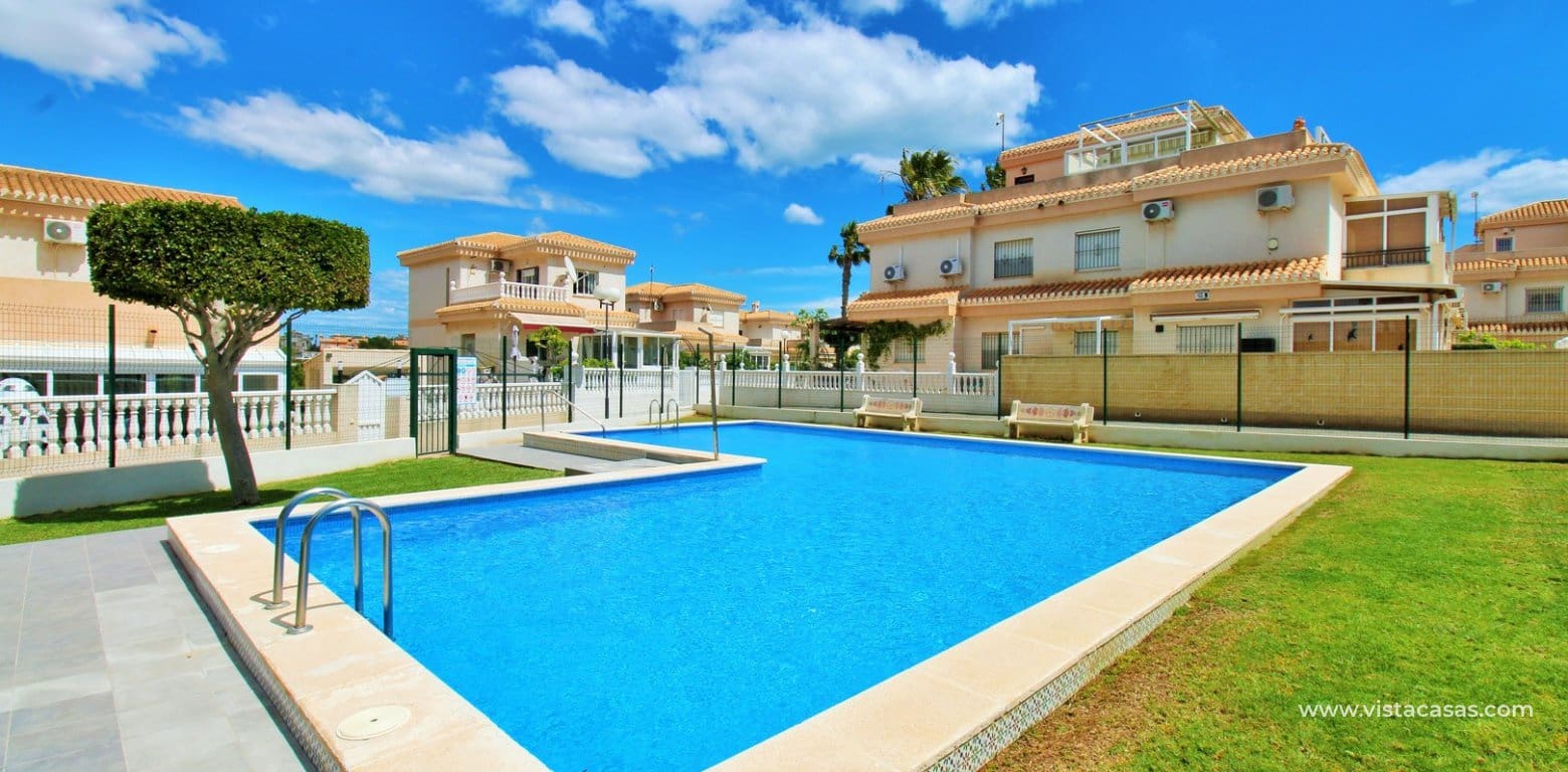 Casa de 3 habitaciones en Playa Flamenca en venta con piscina - 249.950 € (Ref: 9770200)