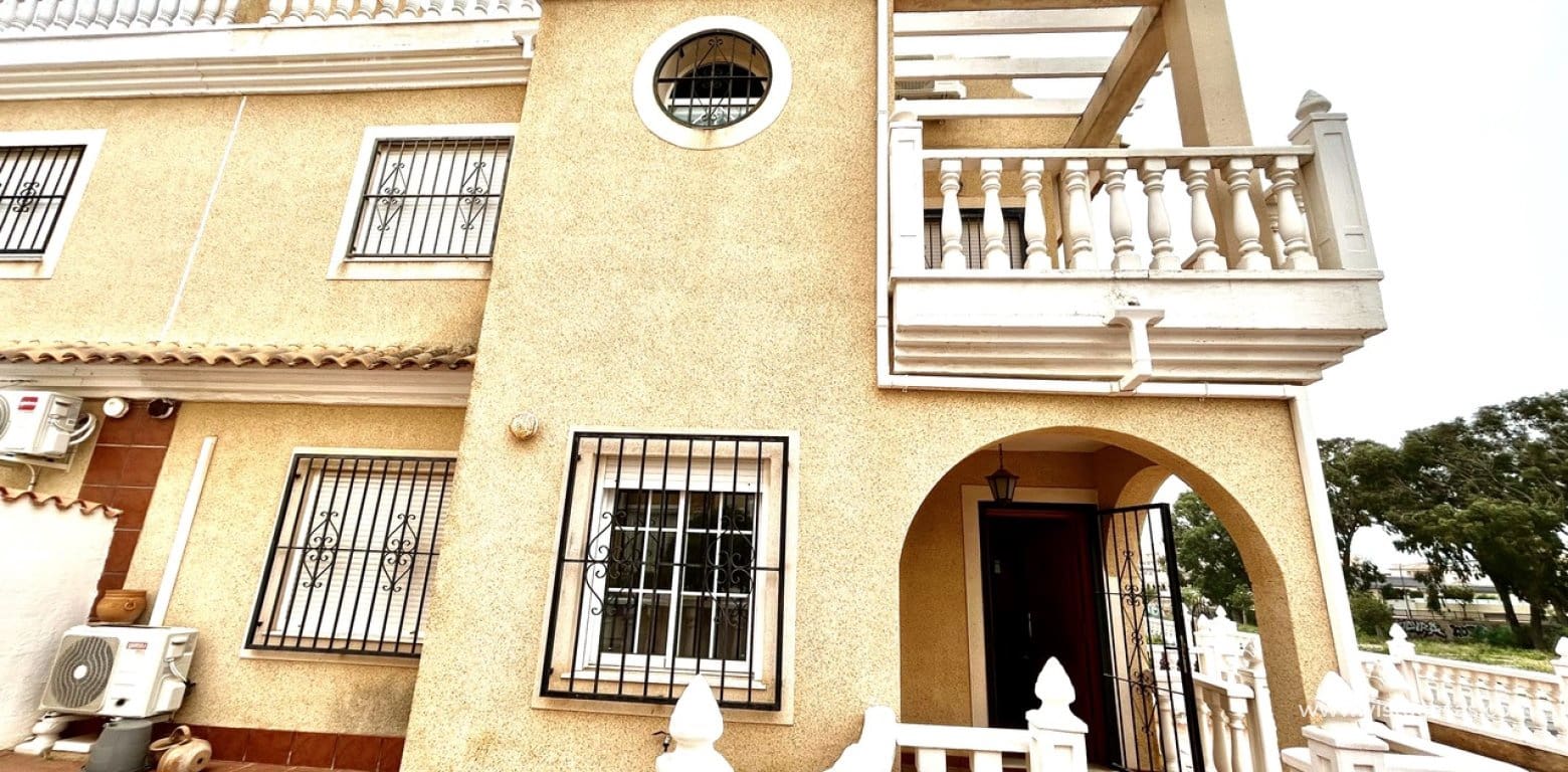 Casa de 3 habitaciones en Cabo Roig en venta - 220.000 € (Ref: 9770889)
