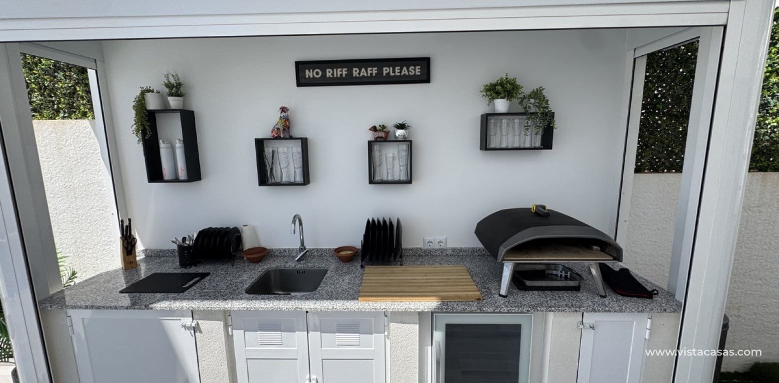 4 slaapkamer Villa te koop in Cabo Roig - € 649.000 (Ref: 9773426)