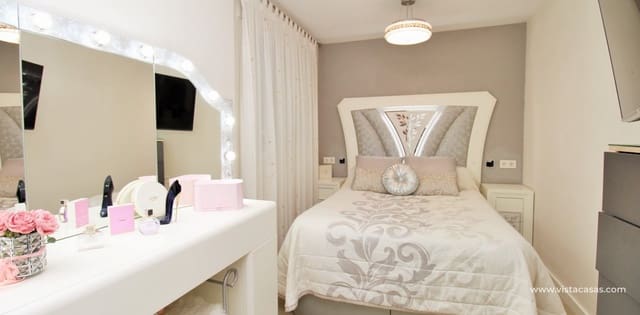 3 chambre Appartement à vendre à Torrevieja - 240 000 € (Ref: 9777109)