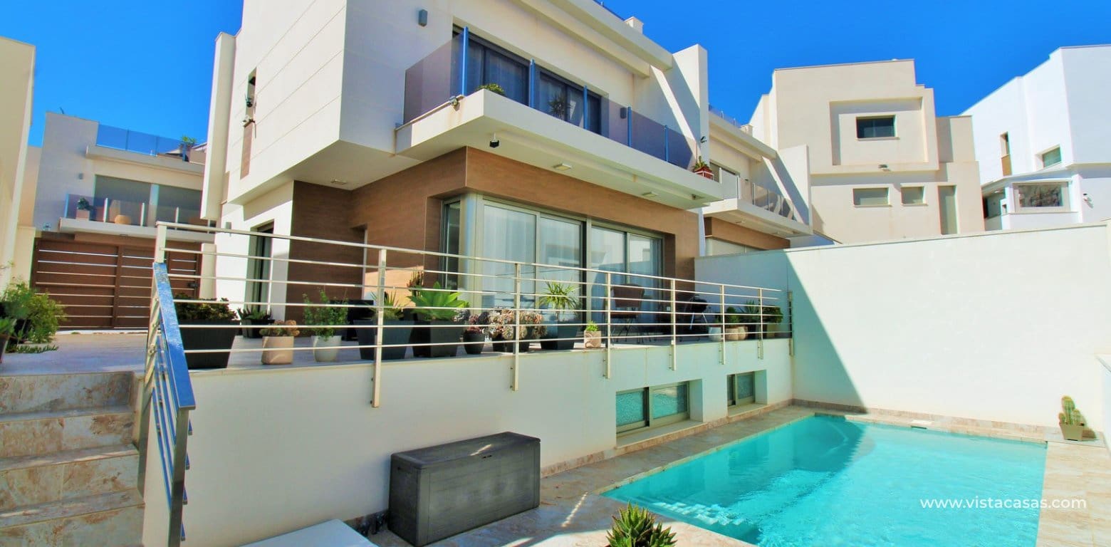 3 slaapkamer Villa te koop in Villamartin met zwembad - € 469.000 (Ref: 9782853)