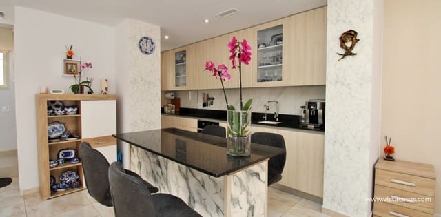 3 slaapkamer Villa te koop in Villamartin, Orihuela met zwembad - € 469.000 (Ref: 9782853)