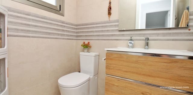 3 slaapkamer Villa te koop in Villamartin, Orihuela met zwembad - € 469.000 (Ref: 9782853)