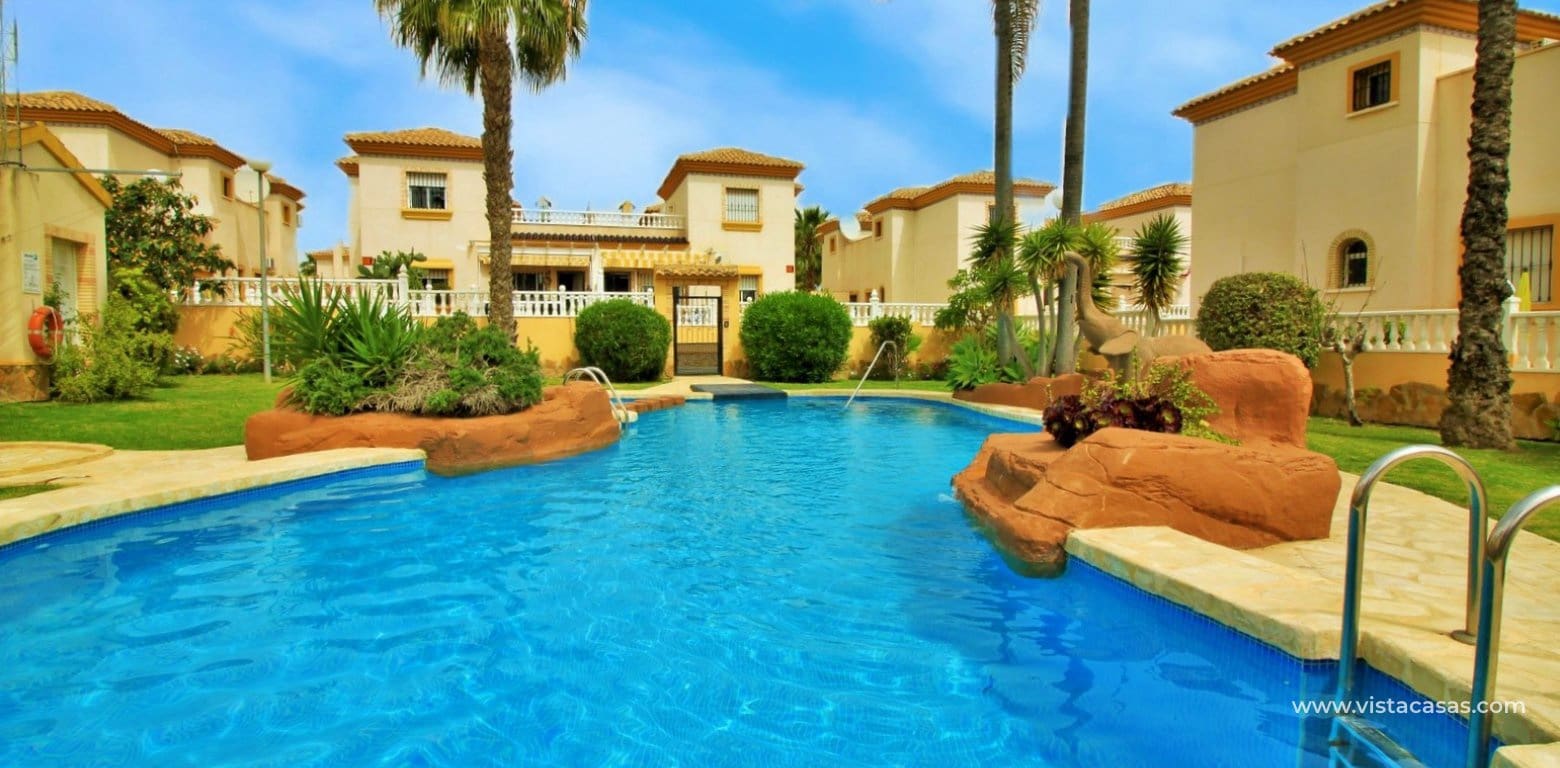 3 bedroom Townhouse for sale in Villamartin with pool - € 199,950 (Ref: 9787565)