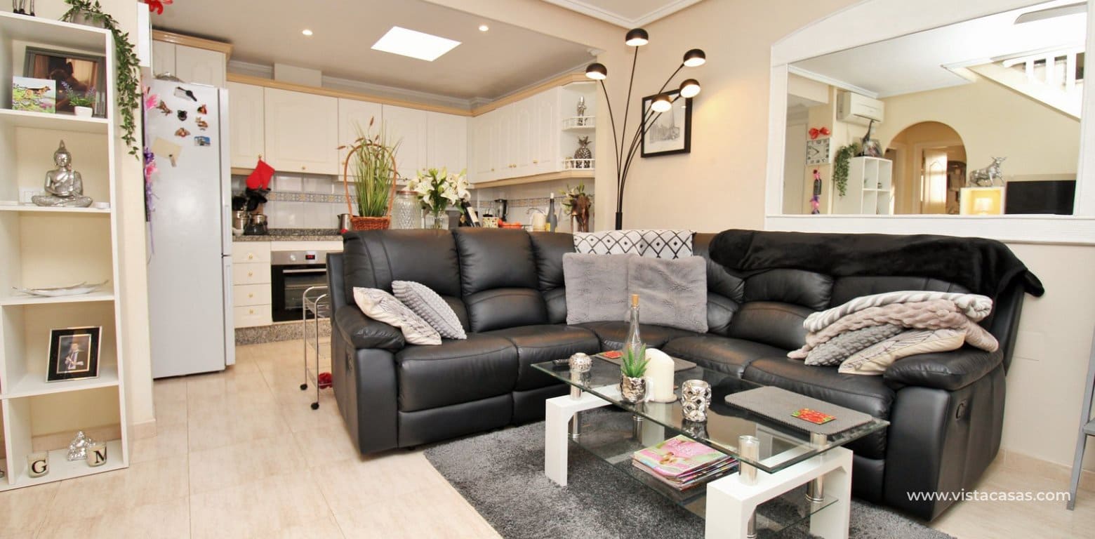 3 bedroom Townhouse for sale in Villamartin with pool - € 199,950 (Ref: 9787565)