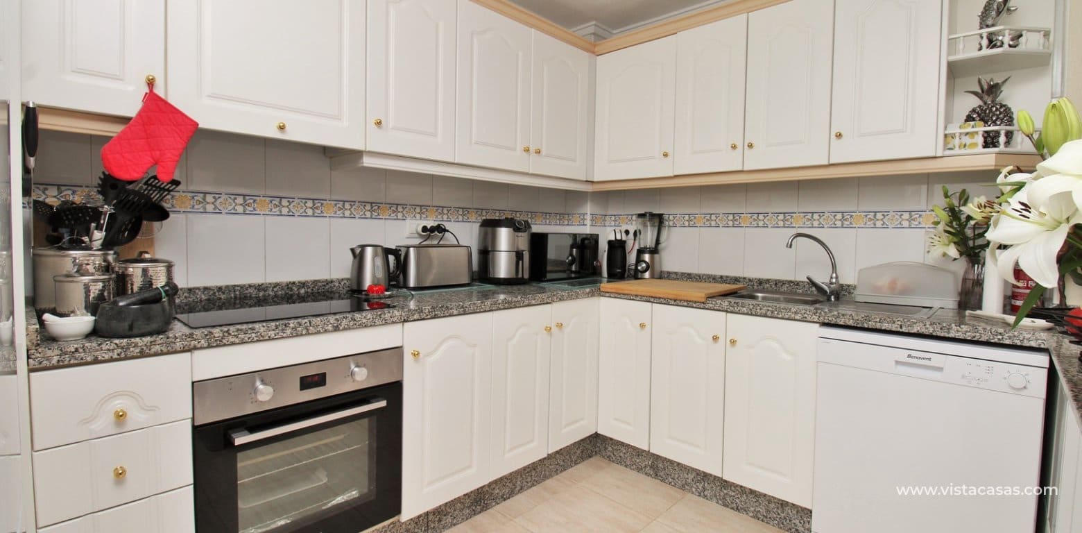 3 bedroom Townhouse for sale in Villamartin with pool - € 199,950 (Ref: 9787565)