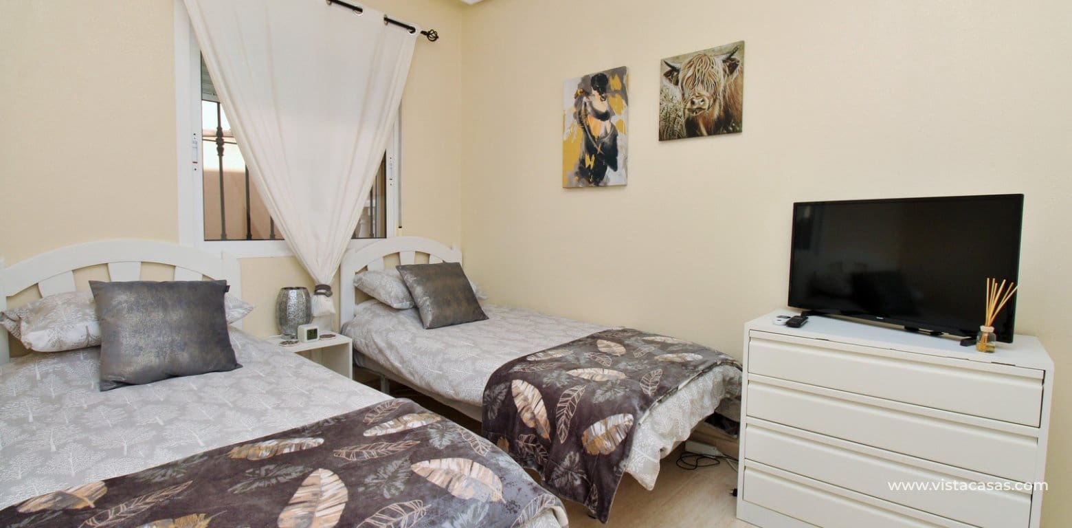 3 bedroom Townhouse for sale in Villamartin with pool - € 199,950 (Ref: 9787565)