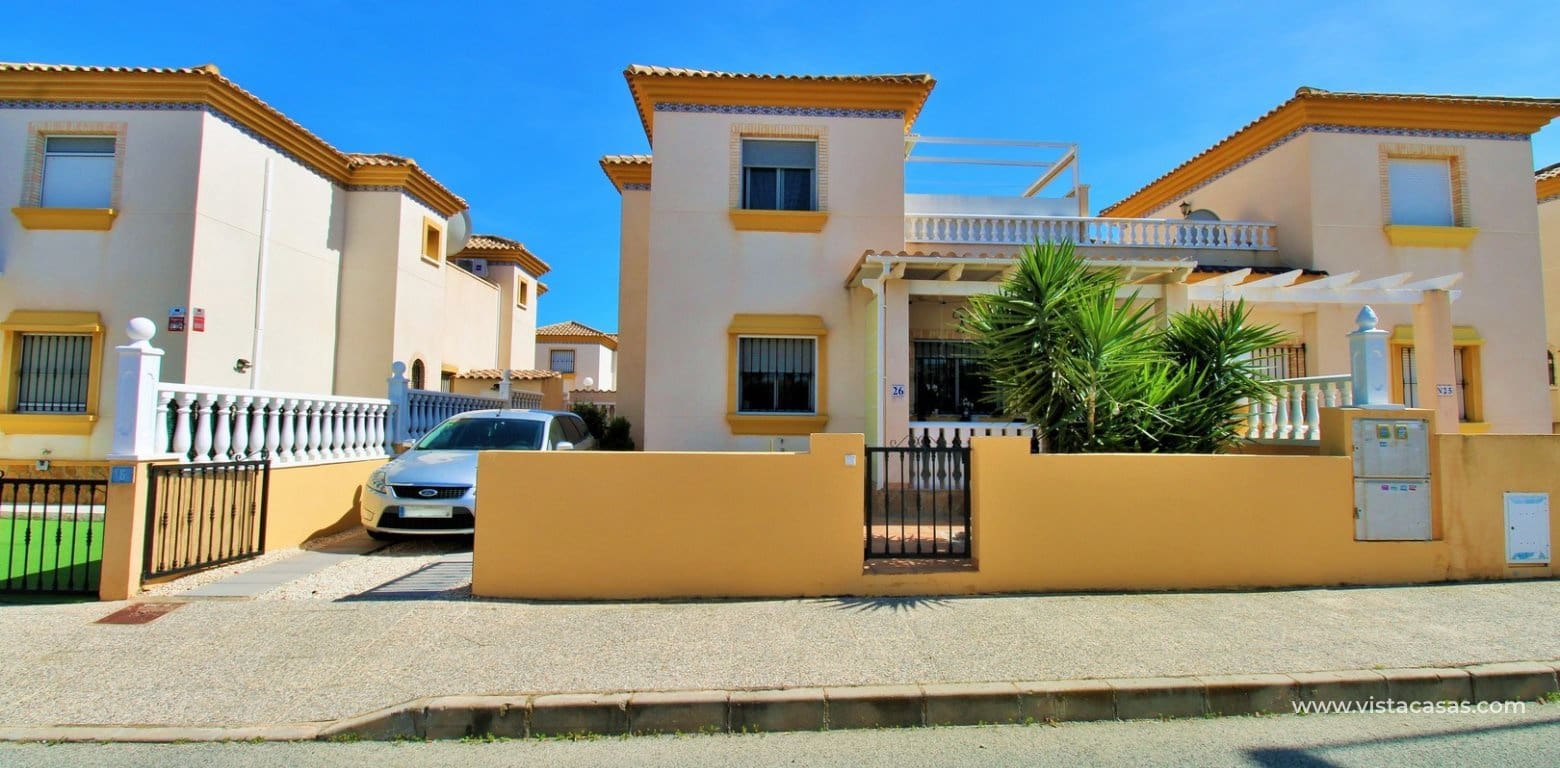 3 bedroom Townhouse for sale in Villamartin with pool - € 199,950 (Ref: 9787565)