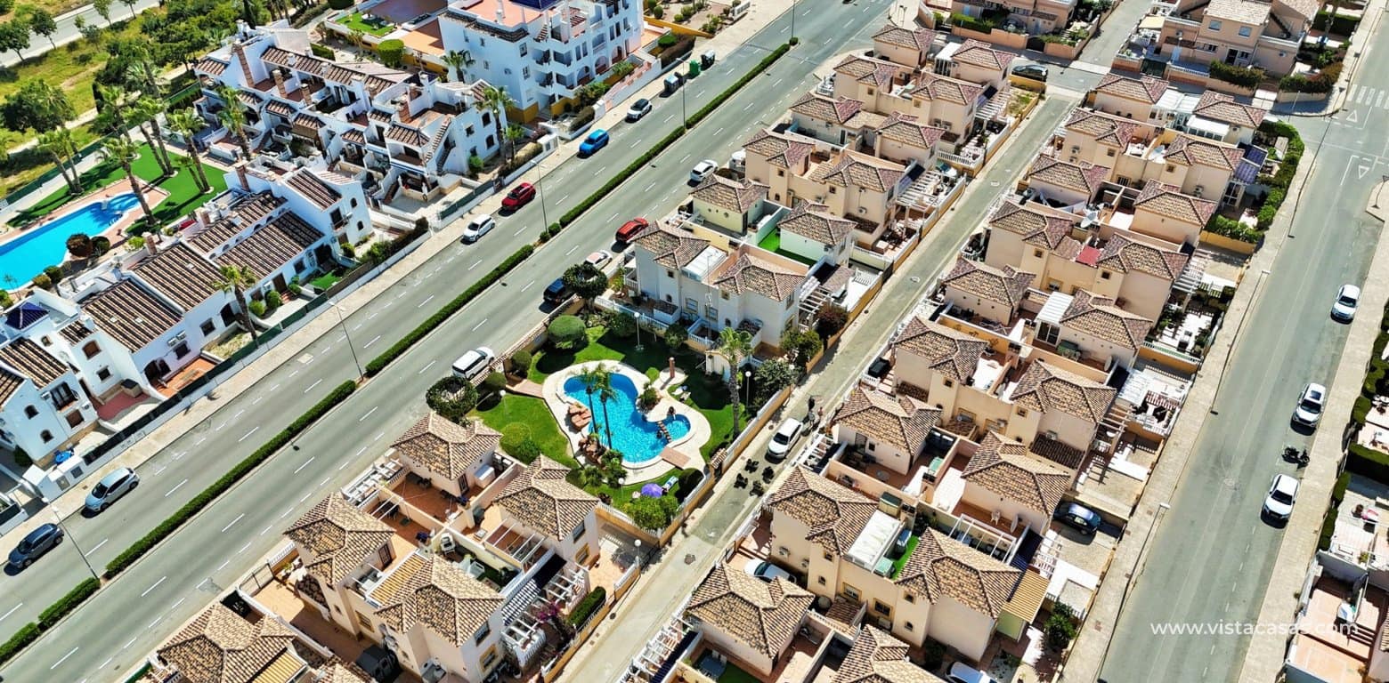 3 bedroom Townhouse for sale in Villamartin with pool - € 199,950 (Ref: 9787565)